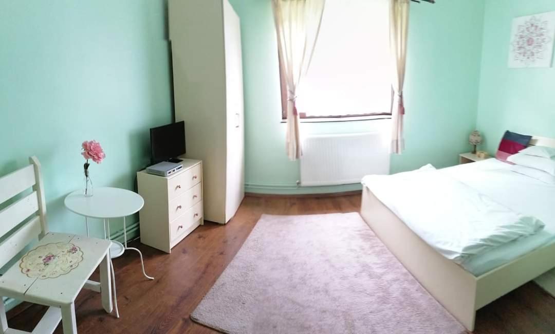 Cabana Valea Sadului Rau Sadului Luaran gambar